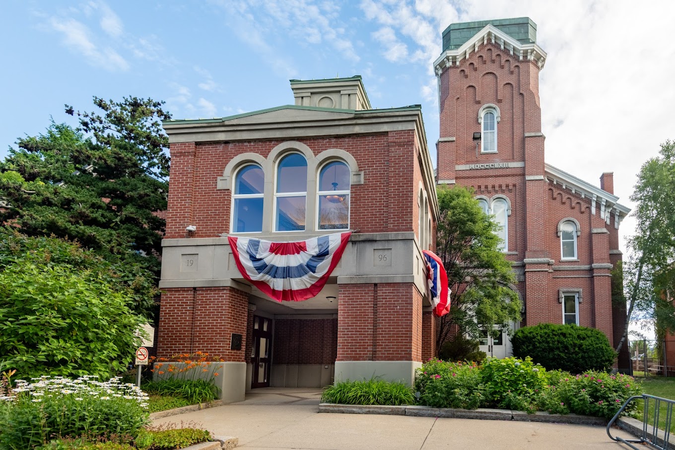 A photo of McArthur Library in Biddeford, ME.